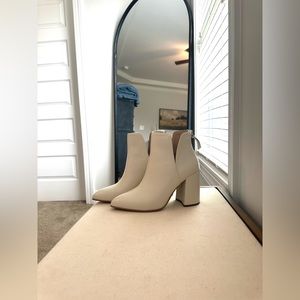 NWOB Steve Madden Thrived Leather Ankle Boot White size 9.5